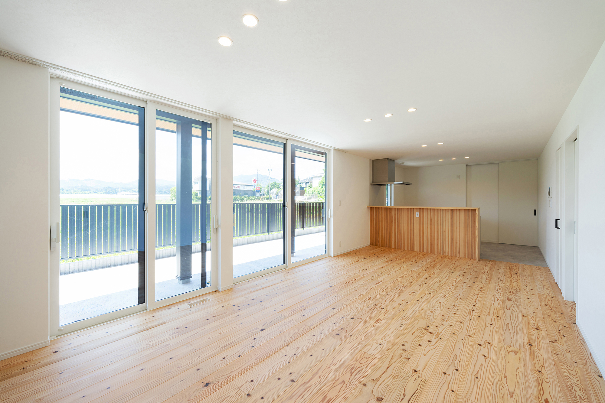 田園風景を眺めるこだわりの平屋写真
