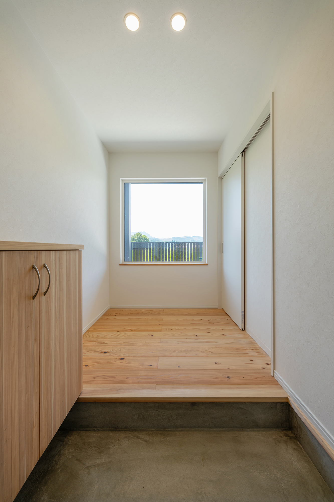 田園風景を眺めるこだわりの平屋写真